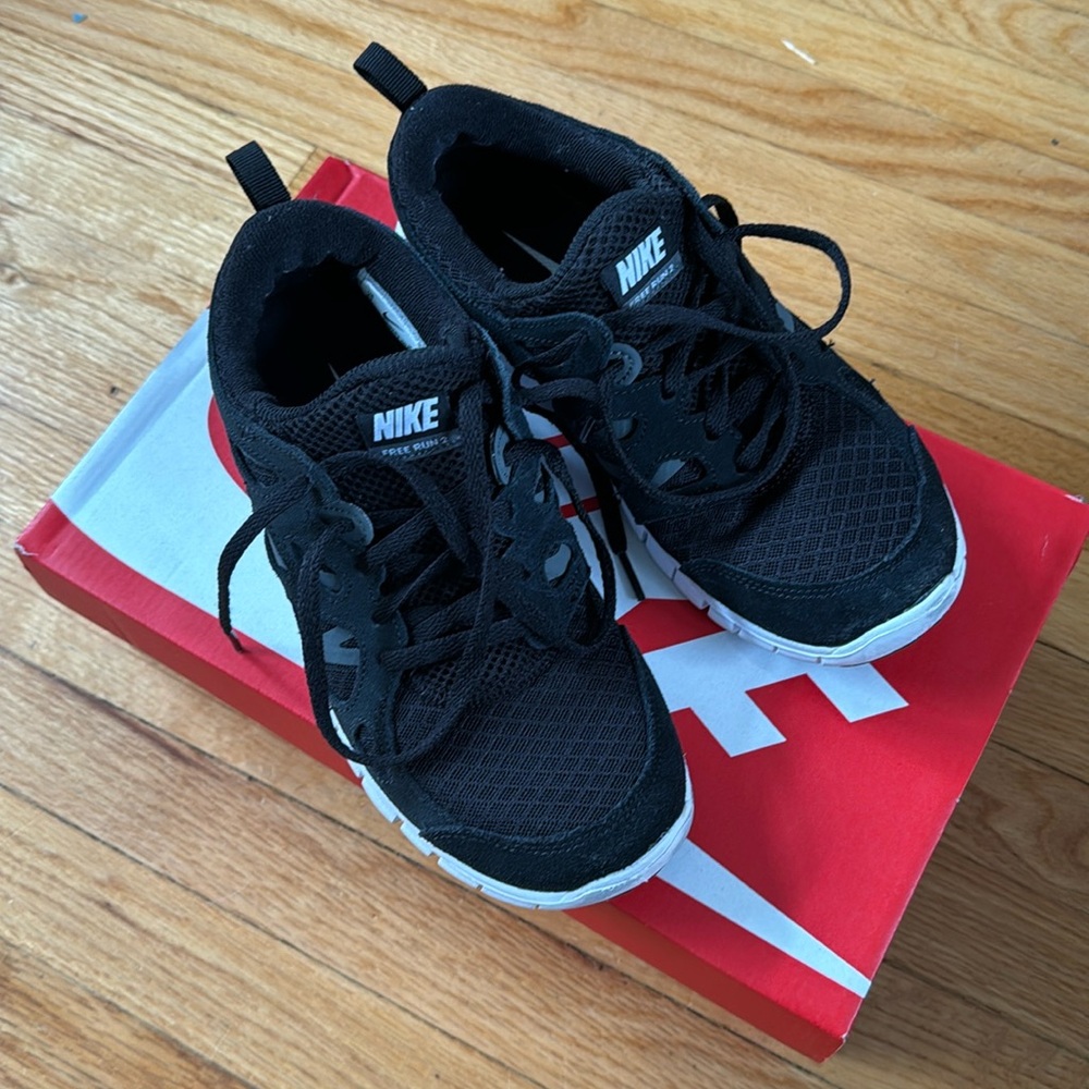 Nike free run 2 youth runners
